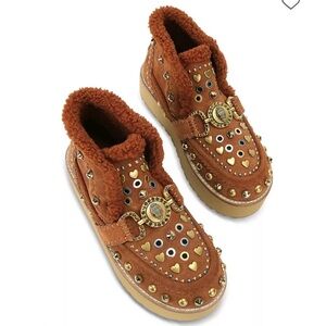 Kurt Geiger London
Eagle head studded boots